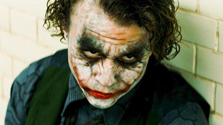 Heath Ledger, como el Joker.