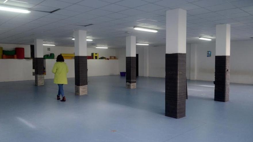 Educación promete un gimnasio cubierto para el colegio de Baión