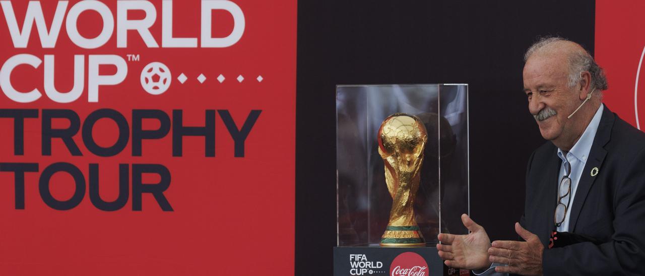 La Copa del Mundo de la FIFA vuelve a España por un día en su camino a Qatar