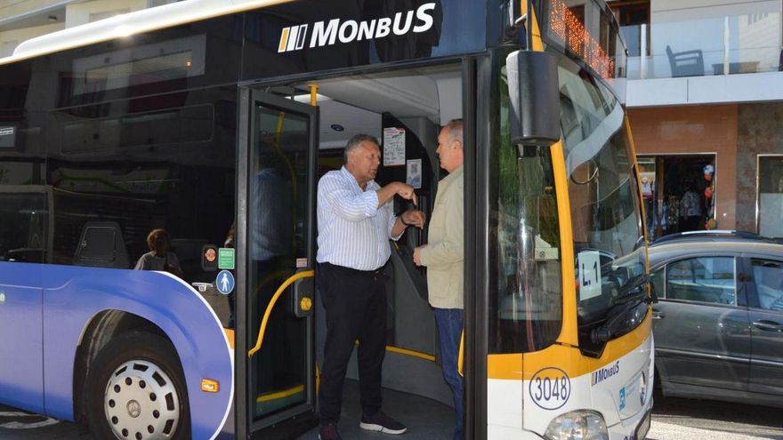 Telmo Martín, en uno de los autobuses utilizados el pasado año.