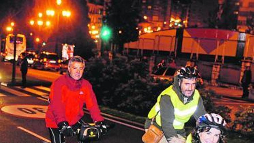 Ciclistas participantes en una de las últimas «masas críticas», en Oviedo.