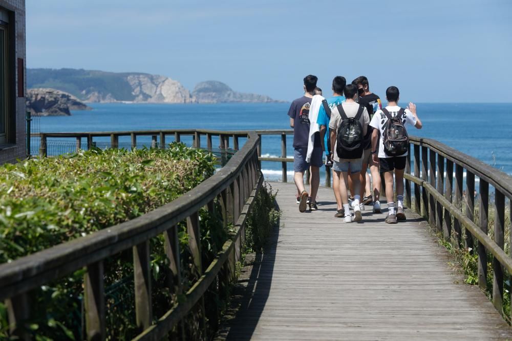 Sábado de playa en Asturias: parcelas de arenal