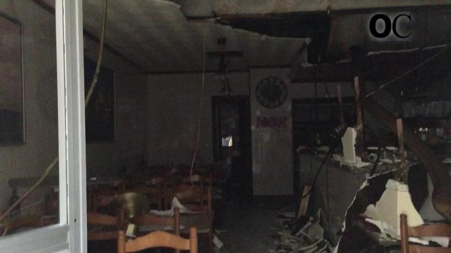 El falso techo de un restaurante del Orzán se hunde sin provocar heridos