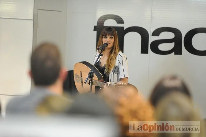 Rozalén, en la firma de discos y libros en FNAC