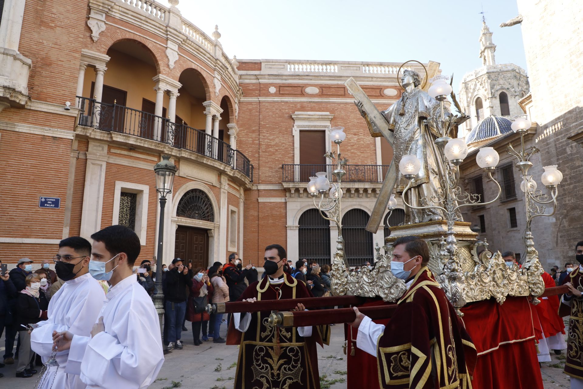 Procesión de San Vicente Mátir, corta y con poca afluencia por las obras en la plaza de la Reina