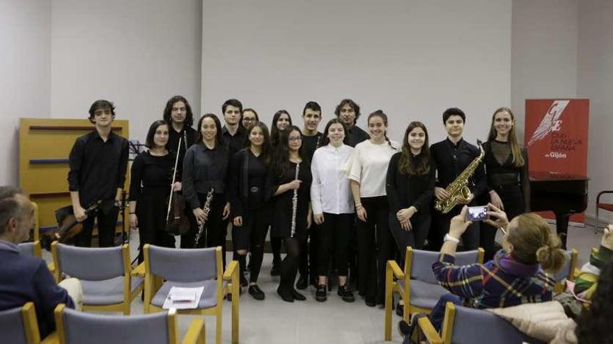 Los alumnos del Conservatorio, minutos antes de su actuación.