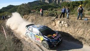 Ogier, en uno de los tramos de tierra entre Móra d’Ebre y Ascó de la edición 2021 | EFE