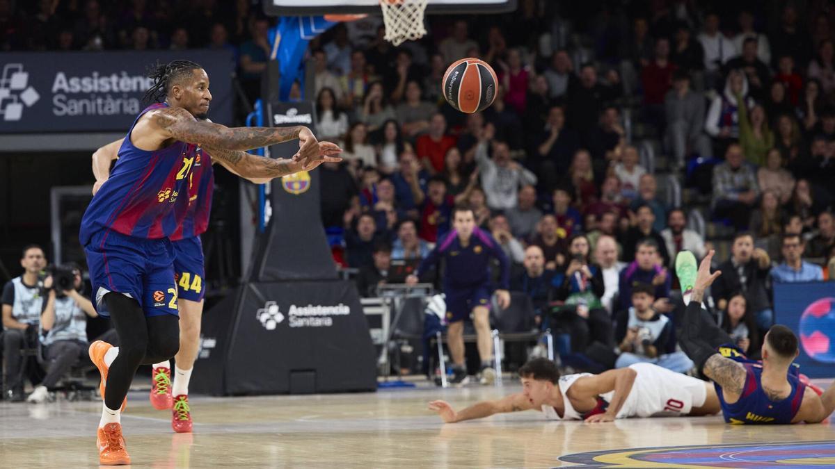 Will Clyburn conduce un contrataque durante el Barça-Baskonia.