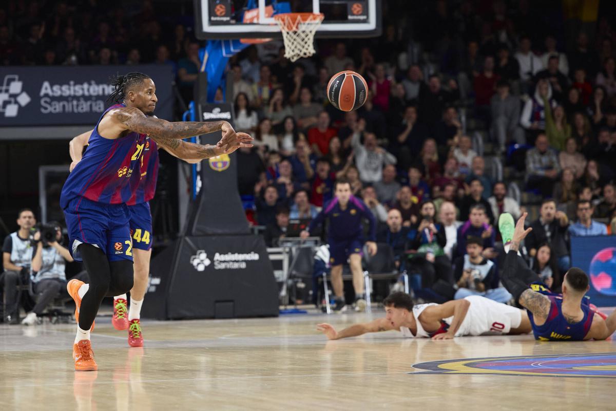Will Clyburn conduce un contrataque durante el Barça-Baskonia.