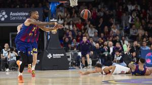 Els triples decideixen el triomf del Barça contra un Girona batallador