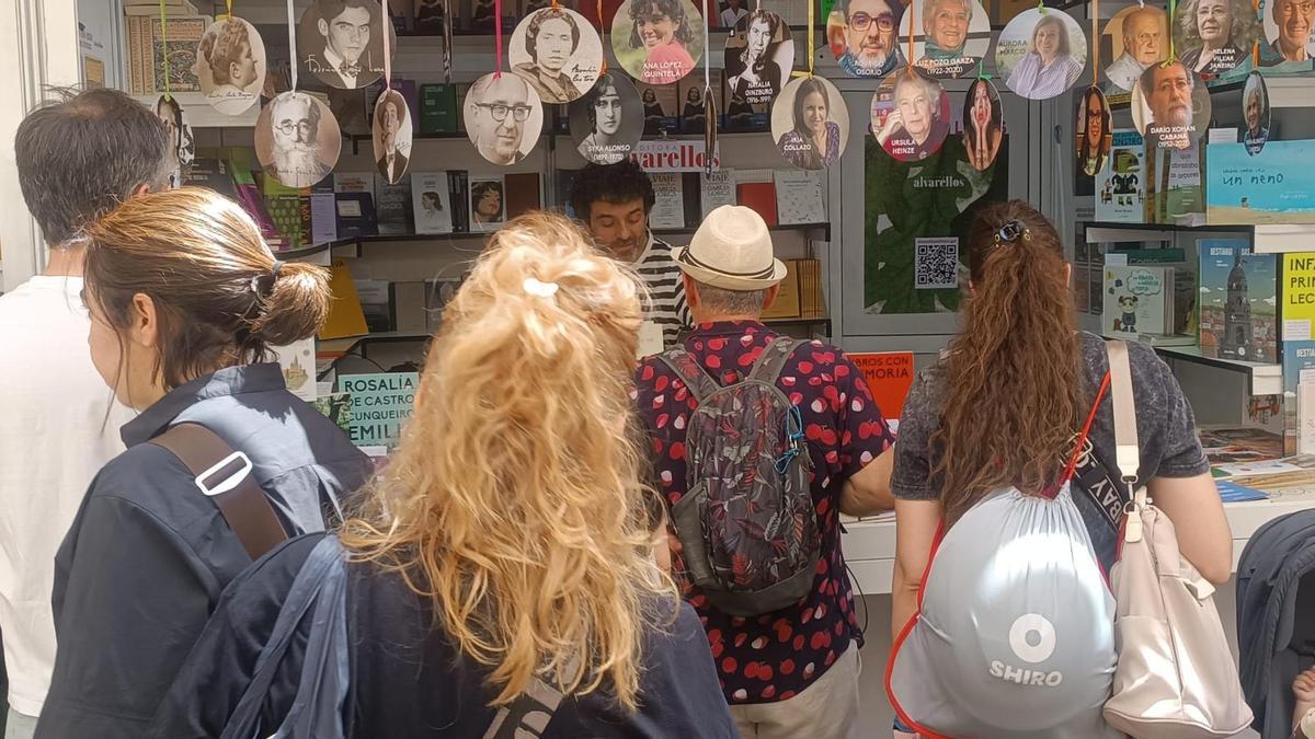 Alvarellos conquista Madrid: a editorial compostelá atraeu a máis de mil lectores