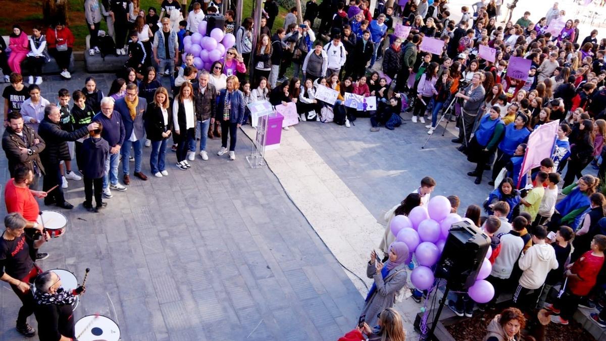 La lectura del manifiesto tendrá lugar el día 25, a las 12.00 h, en la plaza Pere Cornell.