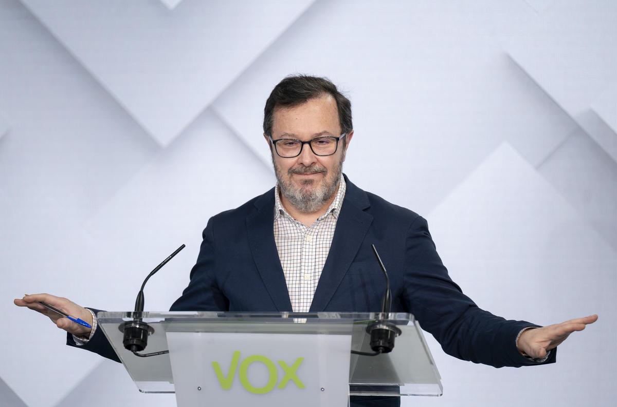El portavoz de Vox, José Antonio Fúster, este lunes en la rueda de prensa en la sede de Vox en Madrid.