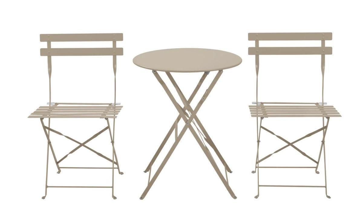 Set de sillas y mesa.