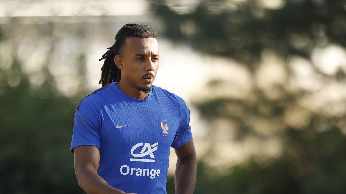 Jules Kounde, durante la concentración de la selección francesa