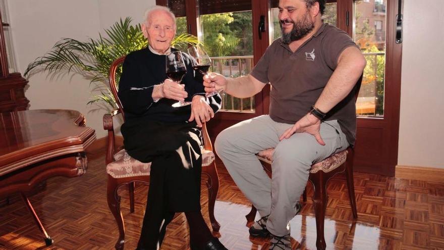 Luis Mateos, a la izquierda, en una reciente imagen con el presidente del Consejo Regulador