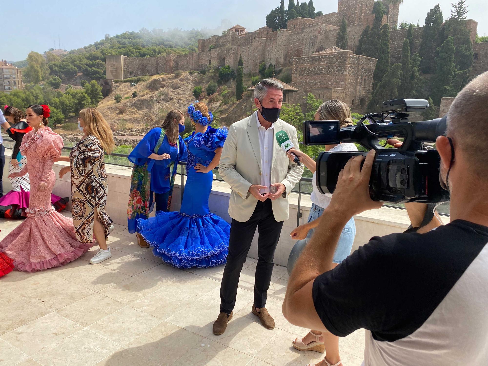 Preparativos de la exposición 'Héroes con volantes' de moda flamenca de Málaga de Moda