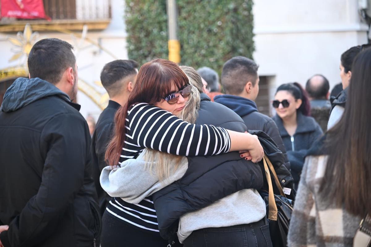 Minuto de silencio en Crevillent por la joven fallecida en un incendio