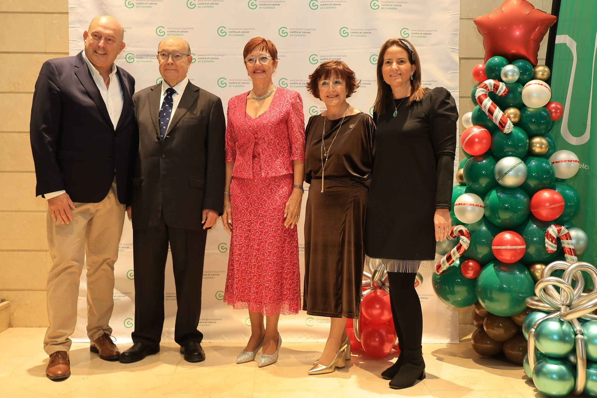 La AECC rinde homenaje al voluntariado en su tradicional cena solidaria