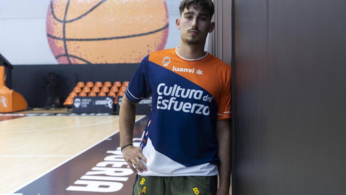 Guillem Ferrando jugará cedido en el Estudiantes por el Valencia hasta el final de campaña.