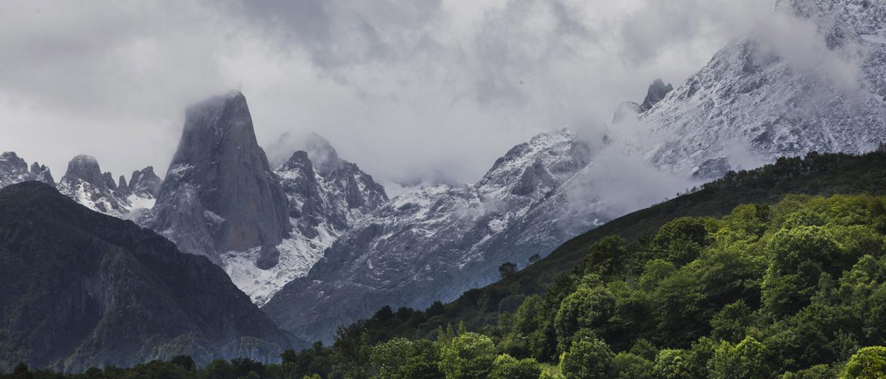 Vista del Urriellu nevado.