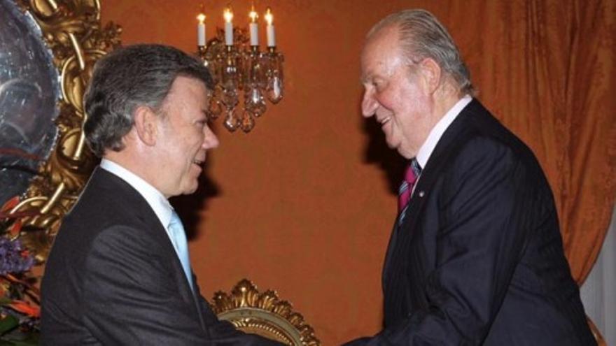 El Rey Juan Carlos asiste a la toma de posesión de Juan Manuel Santos