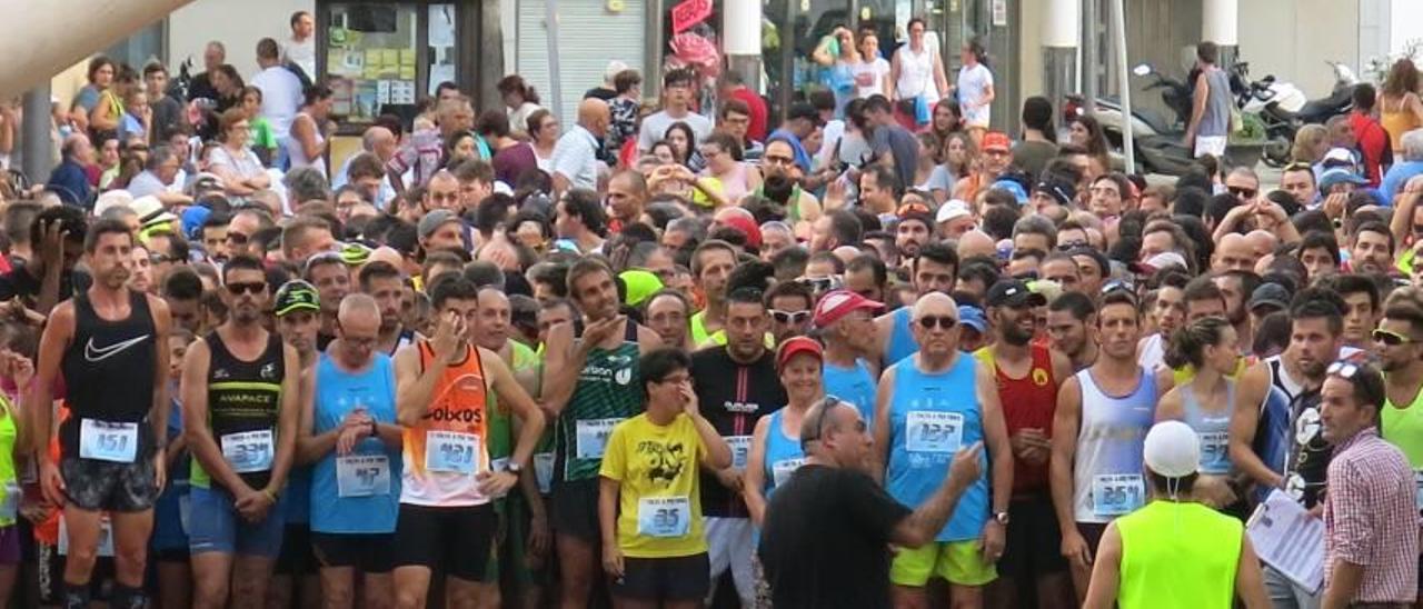 Salida de la competición amateur que transcurrió por las calles de Turís.