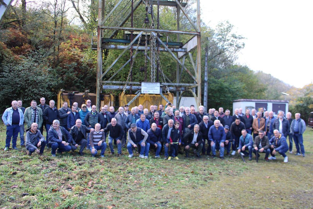 Inauguración placa pozo Tres Amigos y Turullu en Mieres