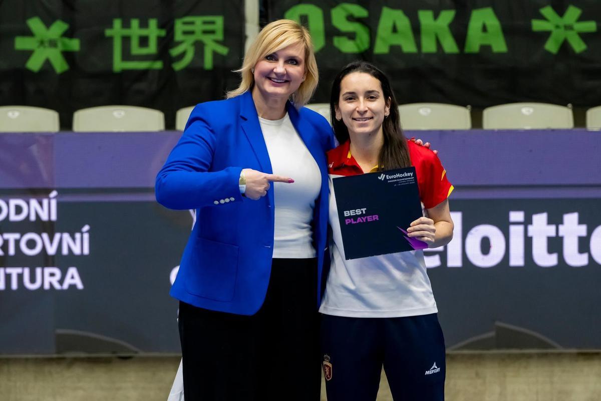 Marta Grau, a la derecha, nombrada MVP del Europeo.
