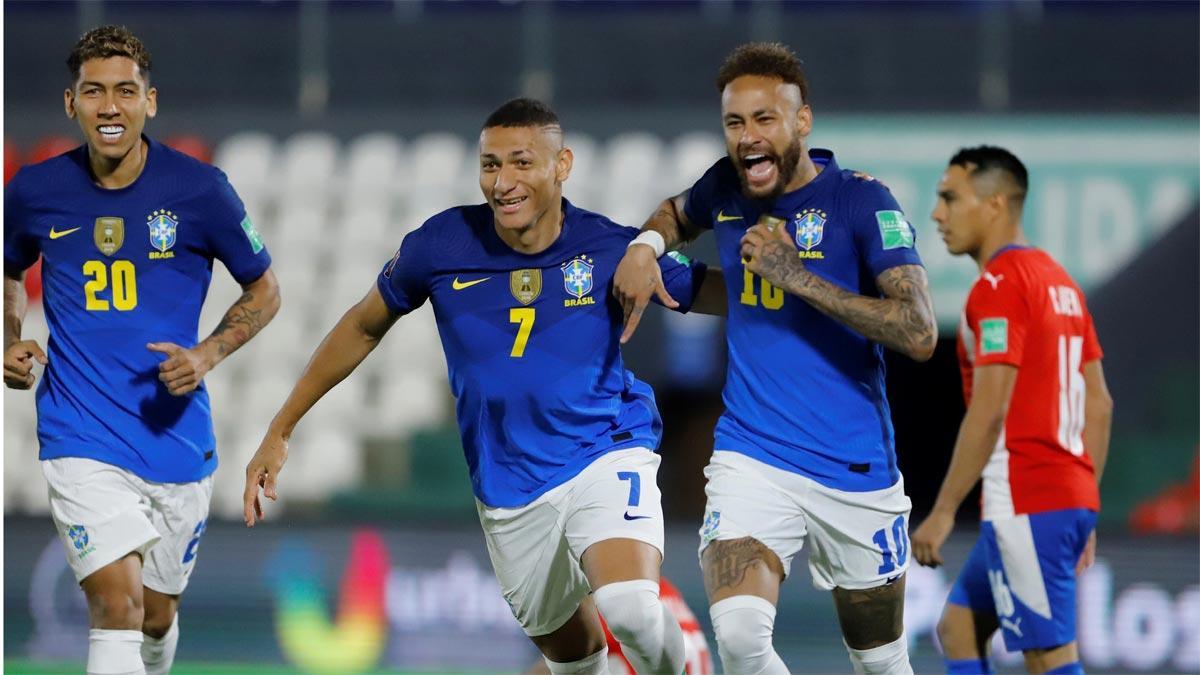 Brasil gana por 0-2 a Paraguay, con gran actuación de Neymar