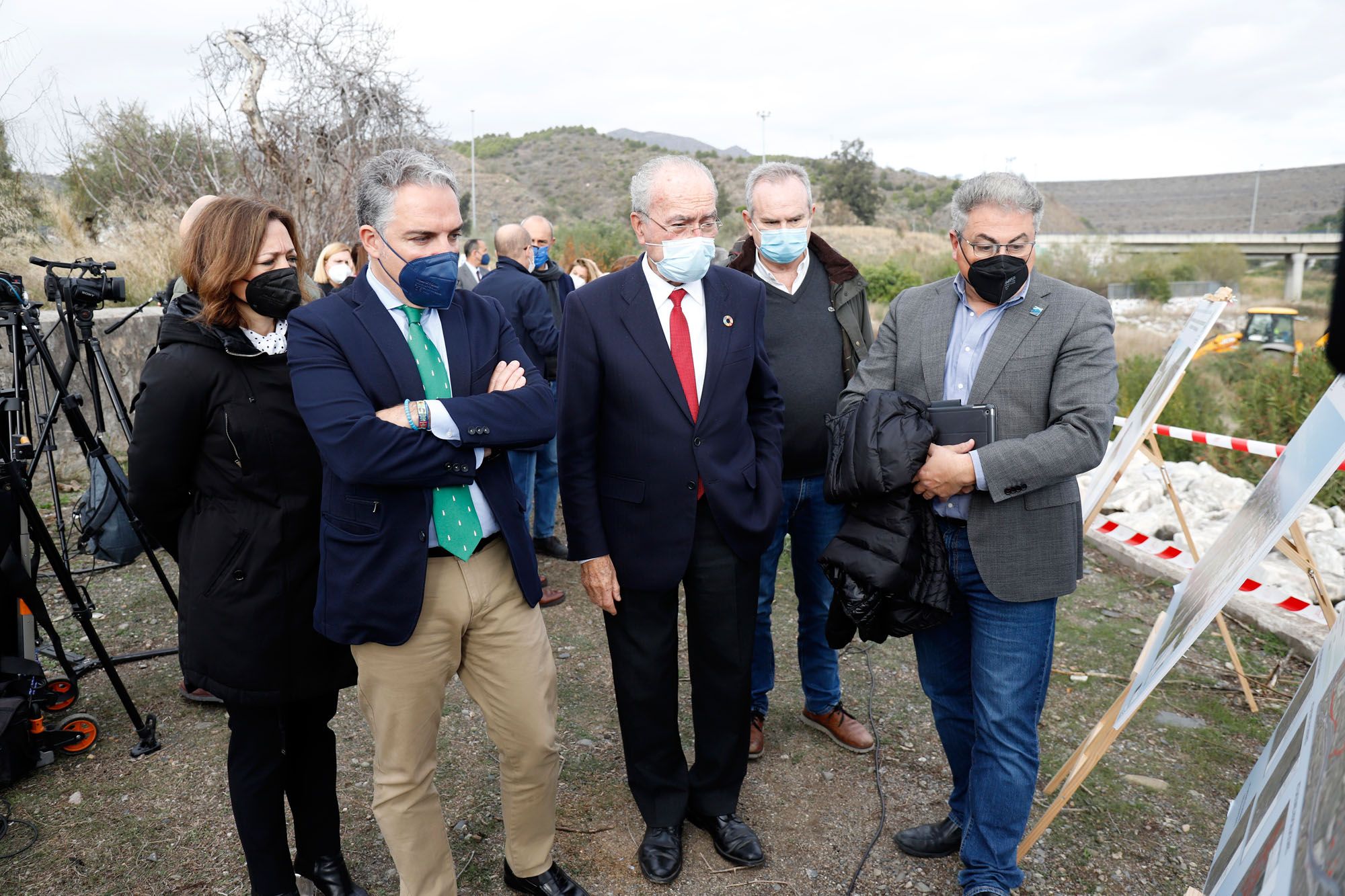 Inicio de la obra para crear un parque fluvial en el cauce del río Guadalmedina