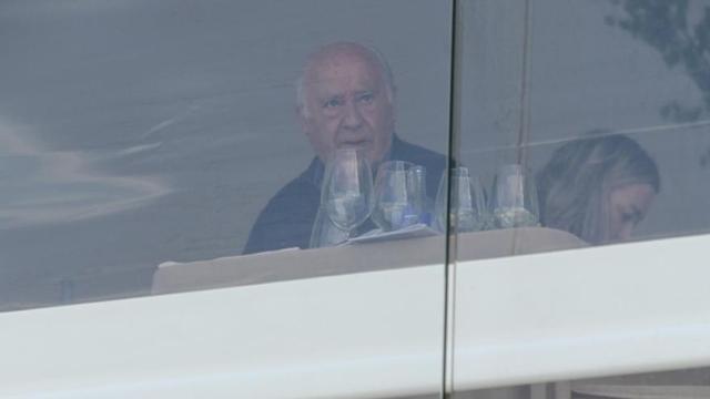 Arxiu – La presidenta d’Inditex, Marta Ortega, i l’empresari Amancio Ortega durant la celebració al centre hípic de Casas Novas a la Corunya, el 12 de juliol del 2023, a la Corunya, Galícia (Espanya).