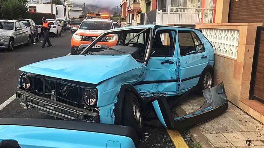 Circula ebrio, pierde el control, choca con dos turismos hiriendo a una peatón en La Laguna | EL DÍA