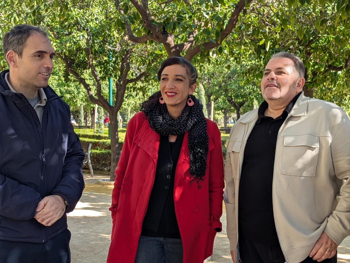 El coordinador de IU Andalucía, Toni Valero; su homóloga en Málaga, Toni Morillas; y el coordinador de Alternativa Republicana en la región, Juan Miguel Acejo