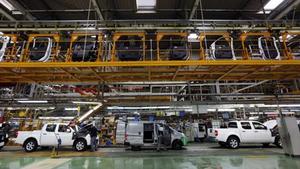 Línea de montaje en la fábrica de Nissan de la Zona Franca de Barcelona.