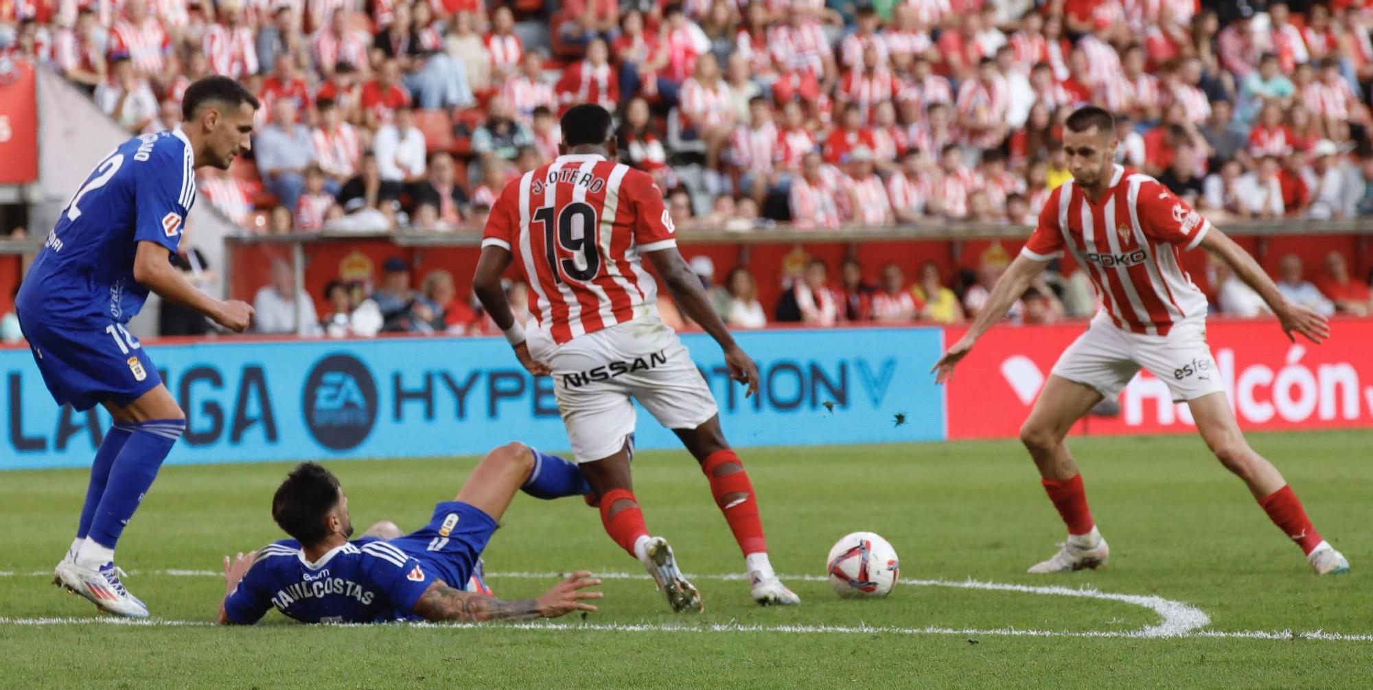 Derbi asturiano: las imágenes del partido entre el Sporting y el Oviedo en El Molinón