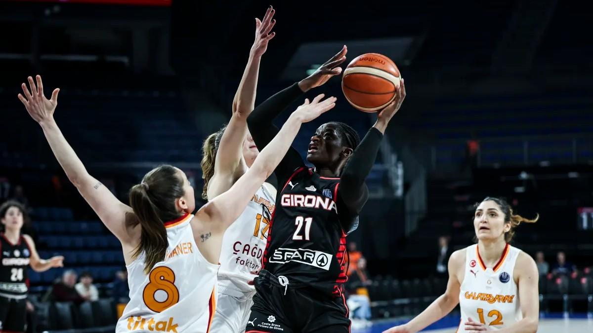 El Uni Girona no pudo regresar de Estambul con la victoria