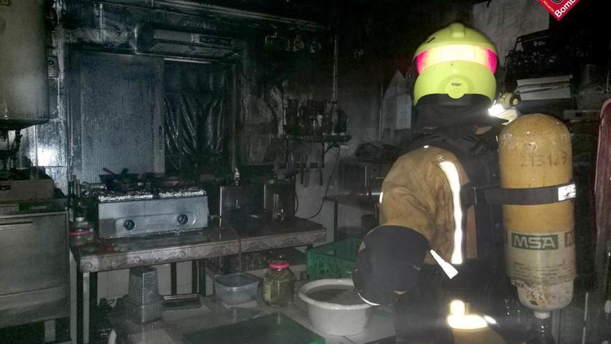 Incendio en el bar del apeadero de Terra Mítica