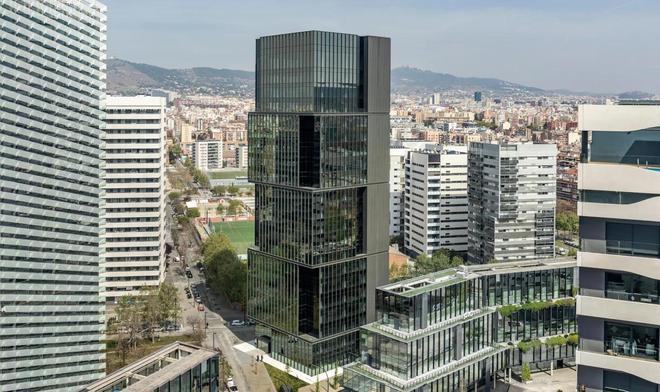 Los Puig venden la mitad de una de sus torres de oficinas en Barcelona a Colonial