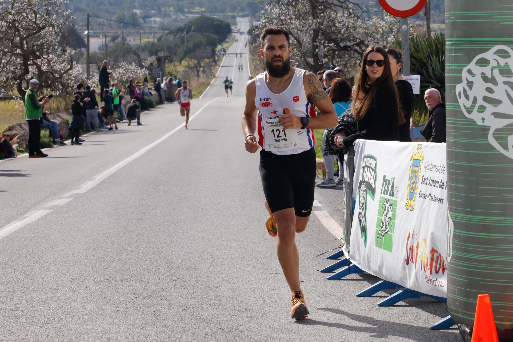 Galería de imágenes de los 250 atletas participantes en la Cursa de la Flor de l’Ametller en Ibiza