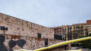 El parc de Joan Miró recupera l’estany de la biblioteca