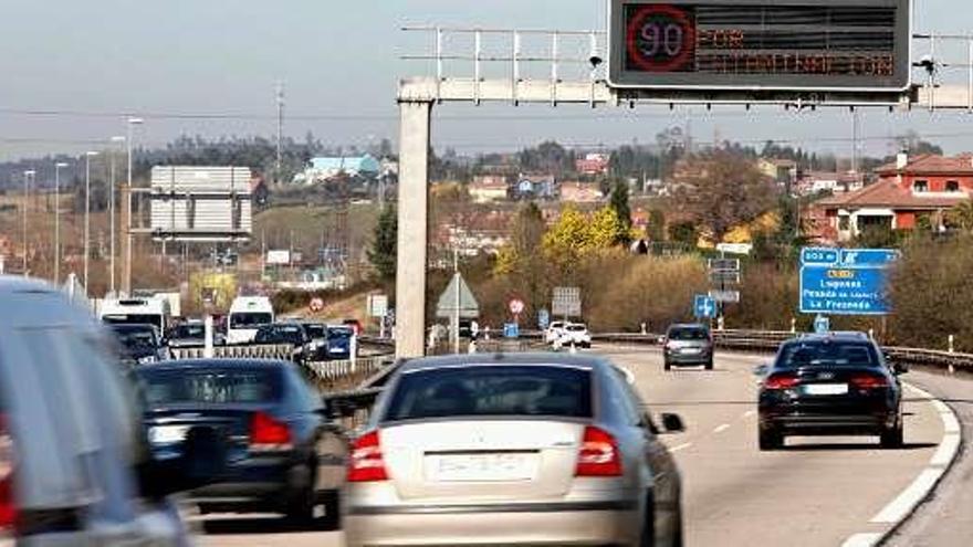 Un panel limitando la velocidad a 90 en la &quot;Y&quot; hace unos días.