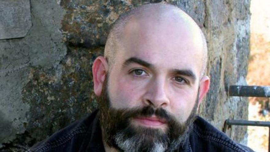 Pablo Batalla, escritor que presenta libro en Oviedo: &quot;Fidel y Fraga tuvieron la misma habilidad para adaptarse y prolongar su ciclo&quot;