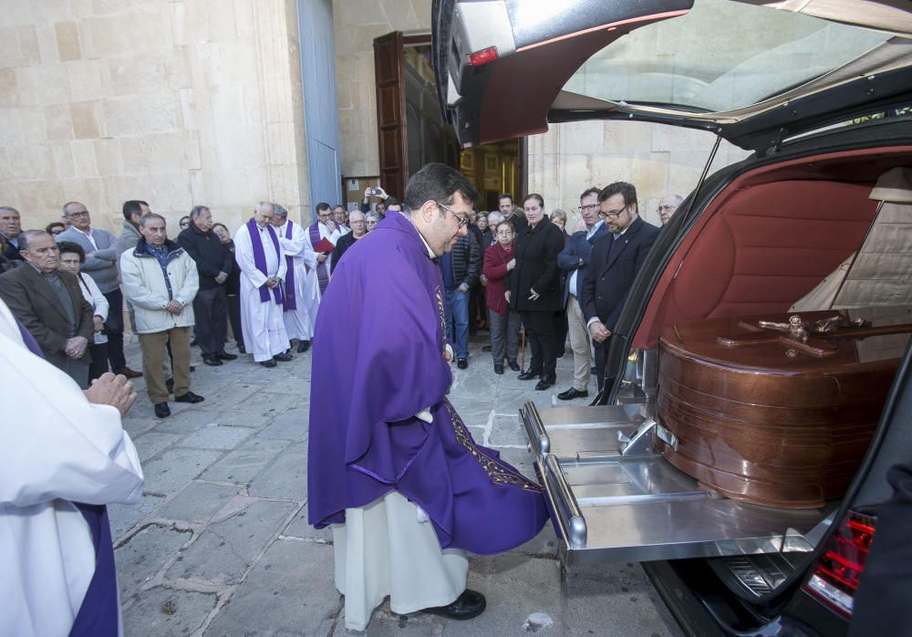 Sant Joan da un emotivo último adiós a su cronista oficial