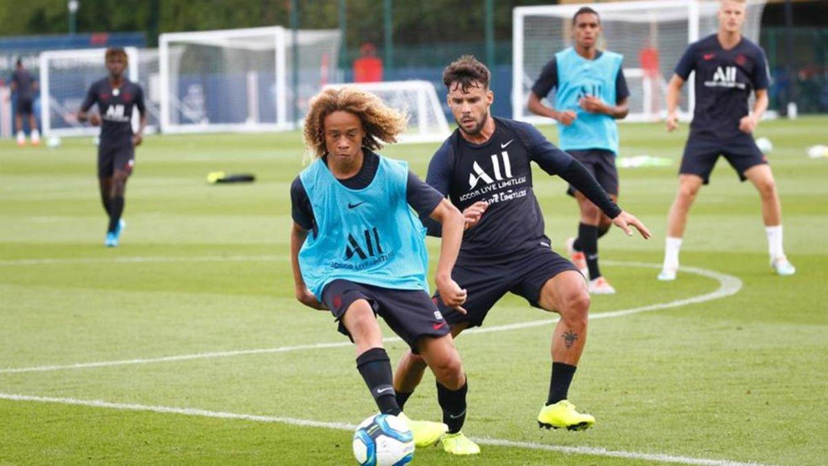 Xavi Simons en su estreno con el primer equipo del PSG