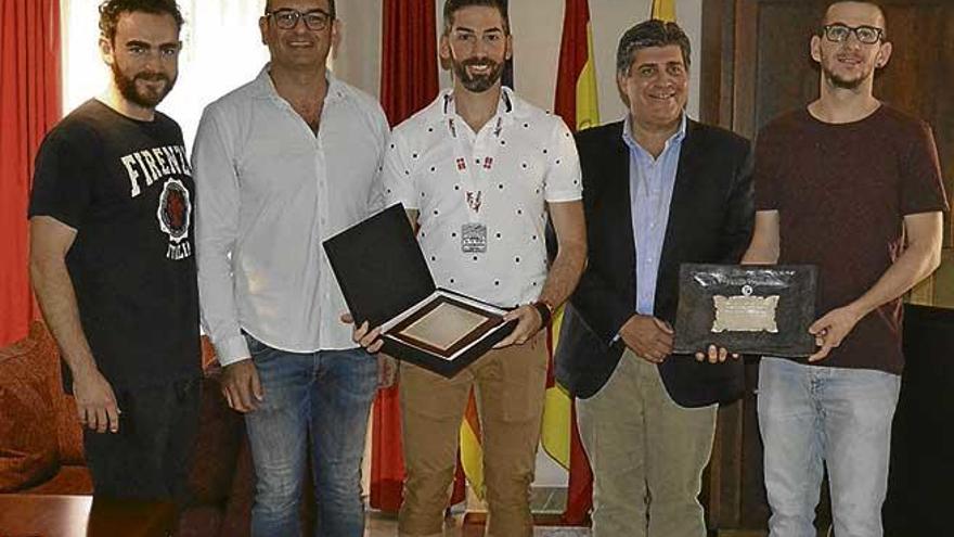 Víctor Moreno y el alcalde Pedro Rosselló, entre otros.