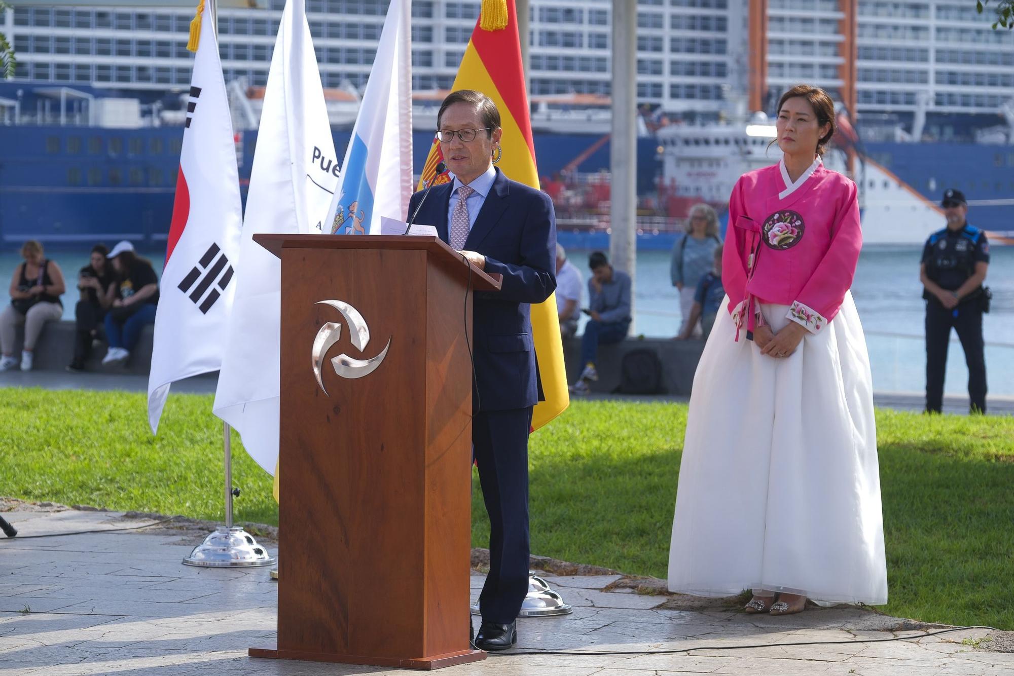 Inauguración del 'Greetingman'