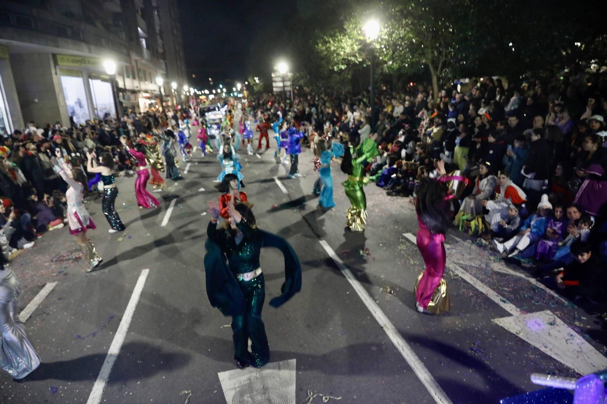 Así fue el multitudinario desfile del Antroxu de Gijón (en imágenes)