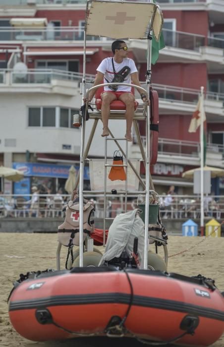 08/08/17.LAS PALMAS DE GRAN  CANARIA. cursillo de socorrismo en Las Canteras. FOTO: J. PÉREZ CURBELO