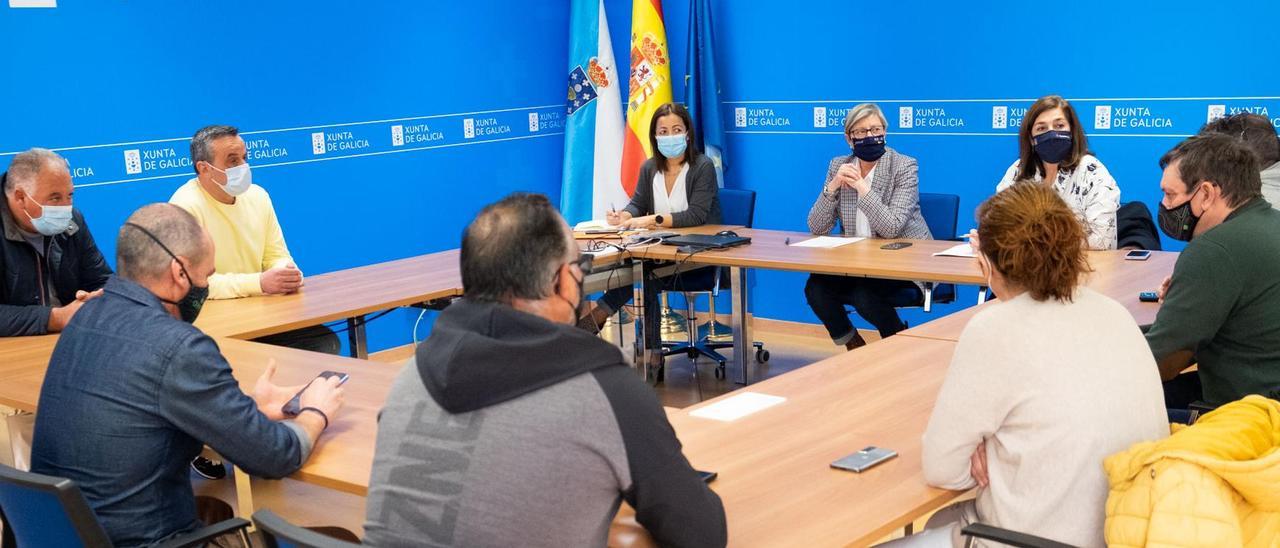 Los representantes de Mar y de las cofradías, reunidos el miércoles.